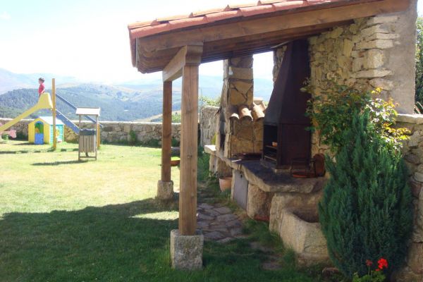 fm-exterior-barbacoa-18CF84886-3D67-7A21-2086-8F333028DE0A.jpg