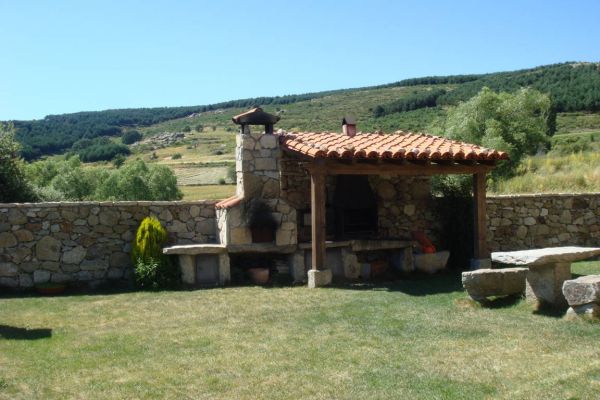 fm-exterior-barbacoa-24C6B7123-880E-9C55-045A-3534AA60B2C2.jpg