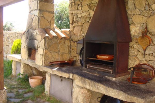 fm-exterior-barbacoa-3C8870CEC-86B7-227C-B05C-4F0CCDBD888B.jpg