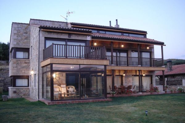 fm-linar-fachada-atardecer49B03C75-18EC-1ADC-C3FE-F25094FDE007.jpg