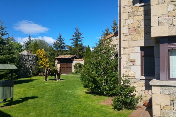 exterior-detalle-jardin-entradaE9AA960B-A374-8FCB-4252-79FED4FFFB1B.jpg