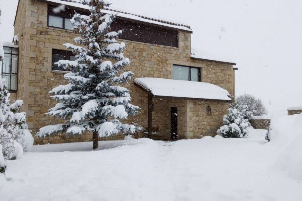 fm-nieve-fachada-entradaA7BE81DB-49B1-5CC4-ED4B-CF04616B5F26.jpg