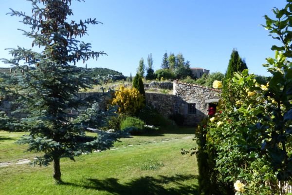 fm-exterior-jardin-norte73F6E1E3-0543-5D87-FFF7-2A29C3210022.jpg
