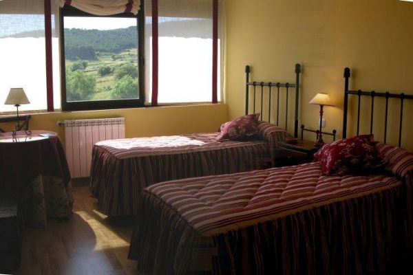 fm-habitacion-planta-superior-dos-camas-forja2E01518D-643F-AC8E-3FE8-D87FD3CAC2B4.jpg